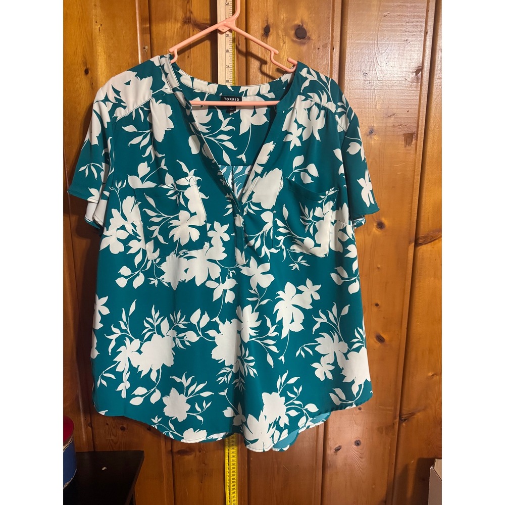 Torrid Harper Teal Green Floral Georgette Pullover Blouse Size 2 Short Sleeve